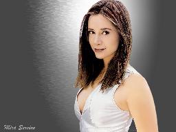 mira-sorvino-03
