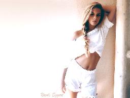 nicole-eggert-01